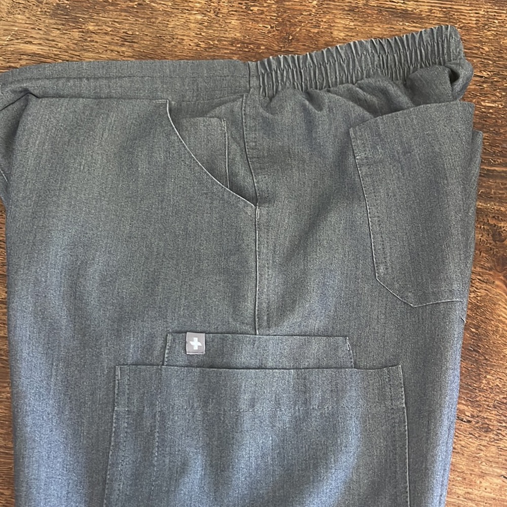 Fig Gray Technical Collection Small Size Like New - image 5